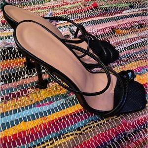 Black Strappy Heels 👠 🖤